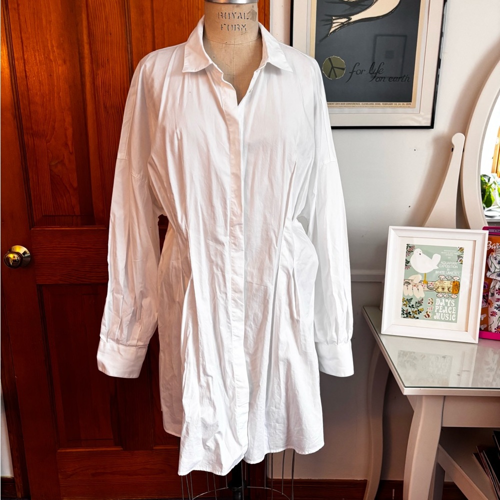 LITA by Ciara White Button-Up Long Shirt. Size XL